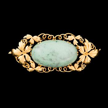 ÖRHÄNGEN, RING och BROSCH, cabochonslipad hydrogrossular granat, 18K guld. A. Tillander, Helsingfors 1944.