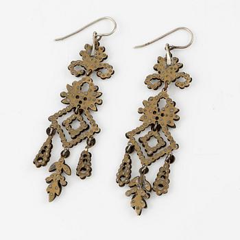 Demi parure, a pair of earrings, and a brooch, with so-called steel diamonds, 19th century.