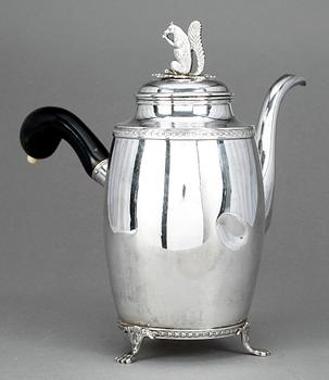 KAFFEKANNA, silver, empire, Johan Petter Grönvall, Stockholm 1819. Vikt 528 gram.