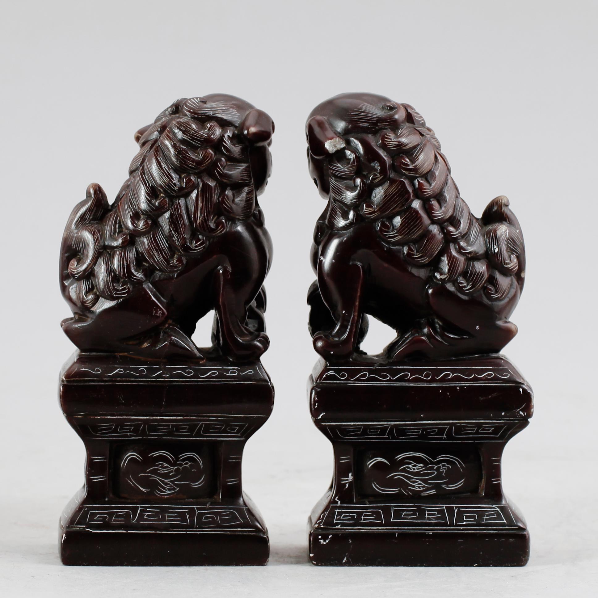 ORIENTALISKA FÖREMÅL, 4 delar, bl a 1800-/1900-tal.