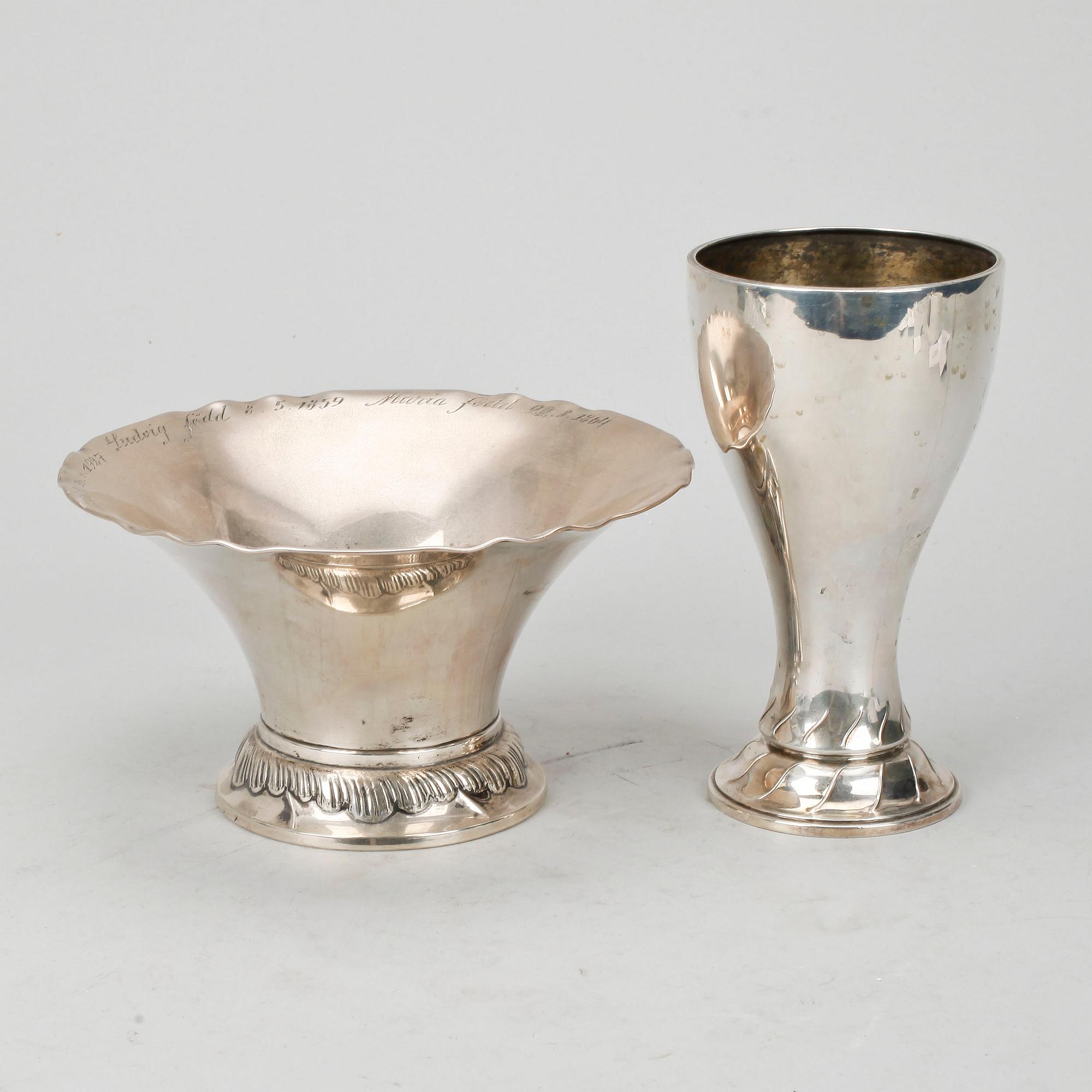 VAS samt SKÅL, silver, bland annat Guldsmedsaktiebolaget Stockholm, 1920. Total vikt ca 489g.