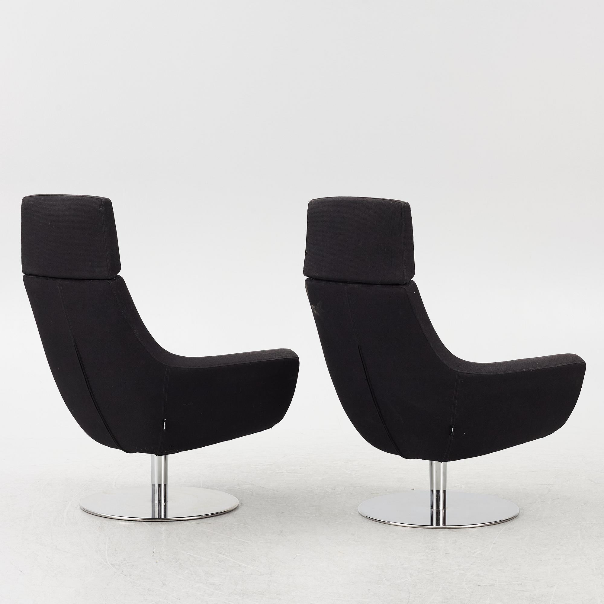 Roger Persson, fåtöljer ett par, "Happy Swing", Swedese. 2000-tal.