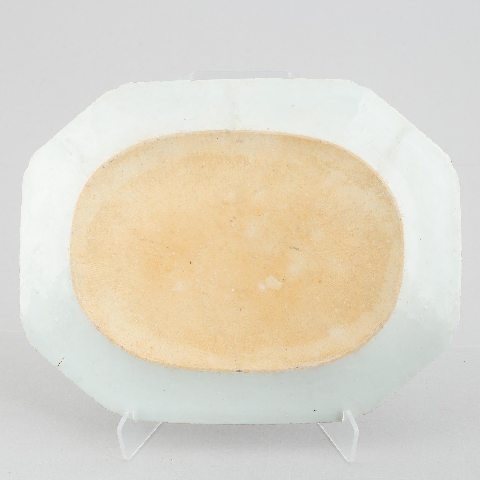 Four blue and white pieces of export porcelain, China, Qianlong (1736-95).