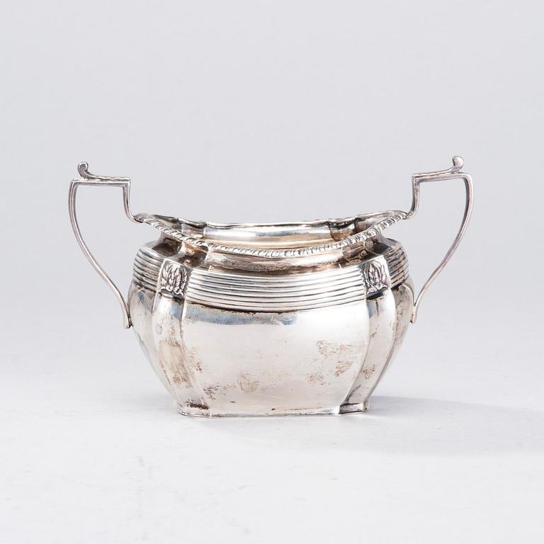 SOCKERSKÅL OCH GRÄDDSNÄCKA, sterling silver, Sheffield 1901. Vikt 230 g.