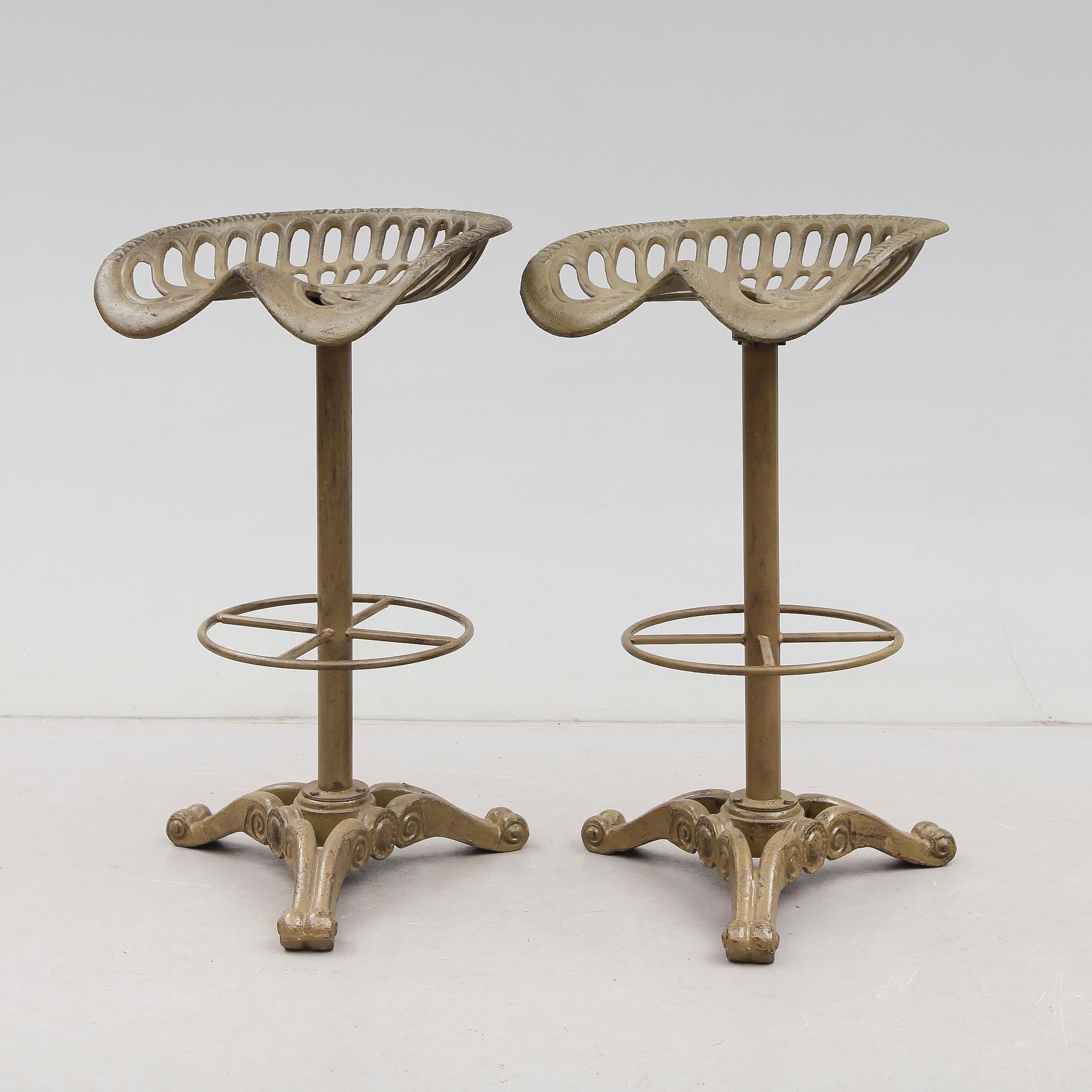 BARSTOLAR, 2 st, gjutjärn, 1900-talets andra hälft.