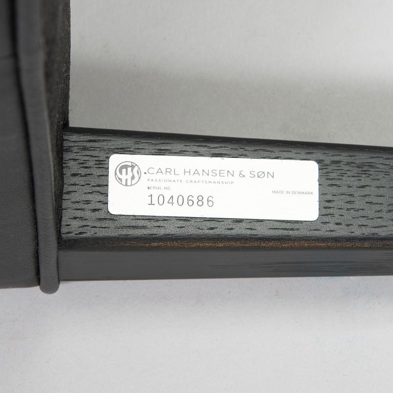 Frits Henningsen, fåtölj, "Heritage Chair", modell "FH419", och fotpall, Carl Hansen & Son, Danmark.