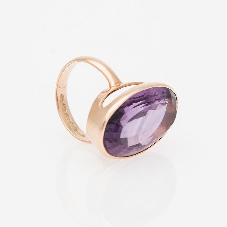 RING, ÖRHÄNGEN, HÄNGE, 14K guld, ametister. Finska stämplar 1960. Vikt totalt 19,6 g.