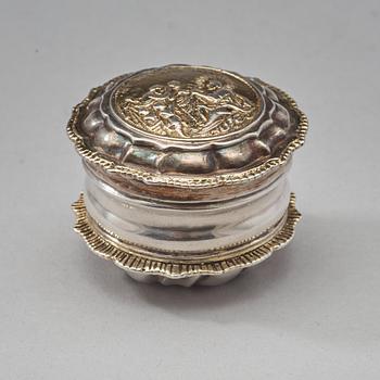 KYRKDOSA, Uddevalla 1761 (sannolikt Andreas Schotte), silver.