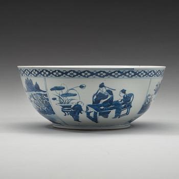 A blue and white punch bowl, Qing dynasty, 19th century.