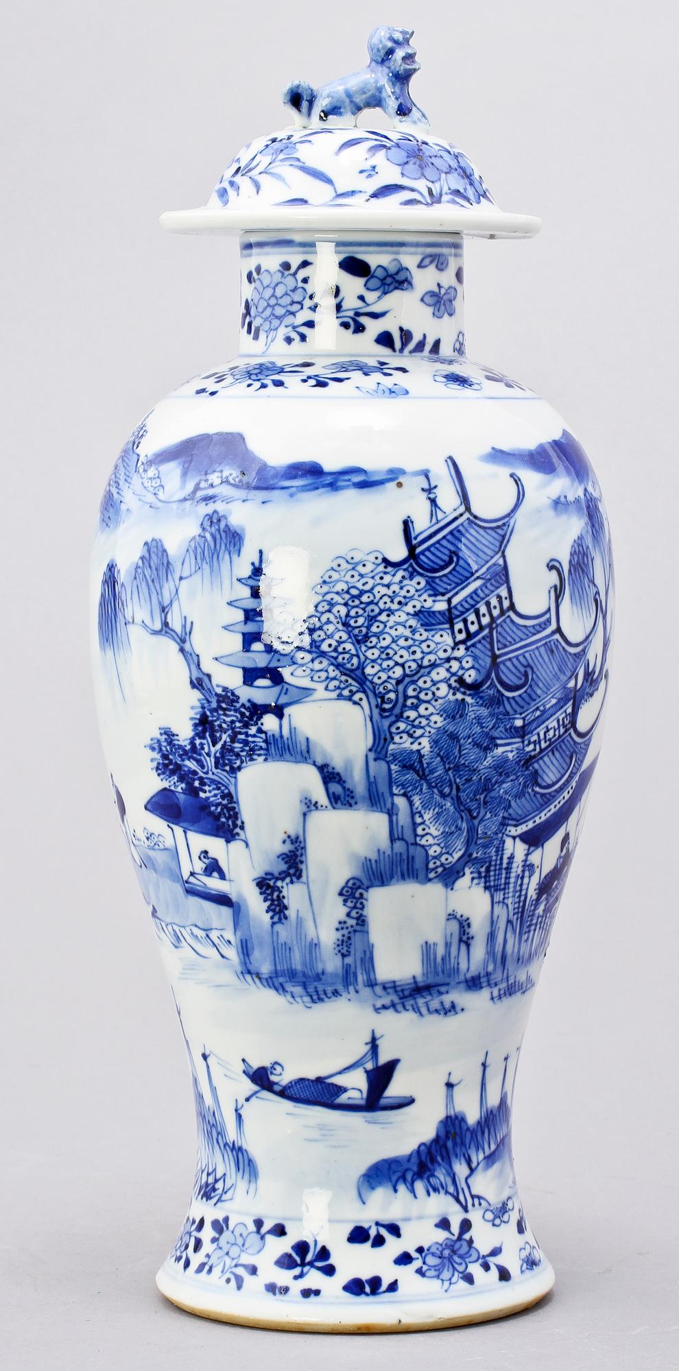 VAS, porslin, Kina, 1900-talets första del.