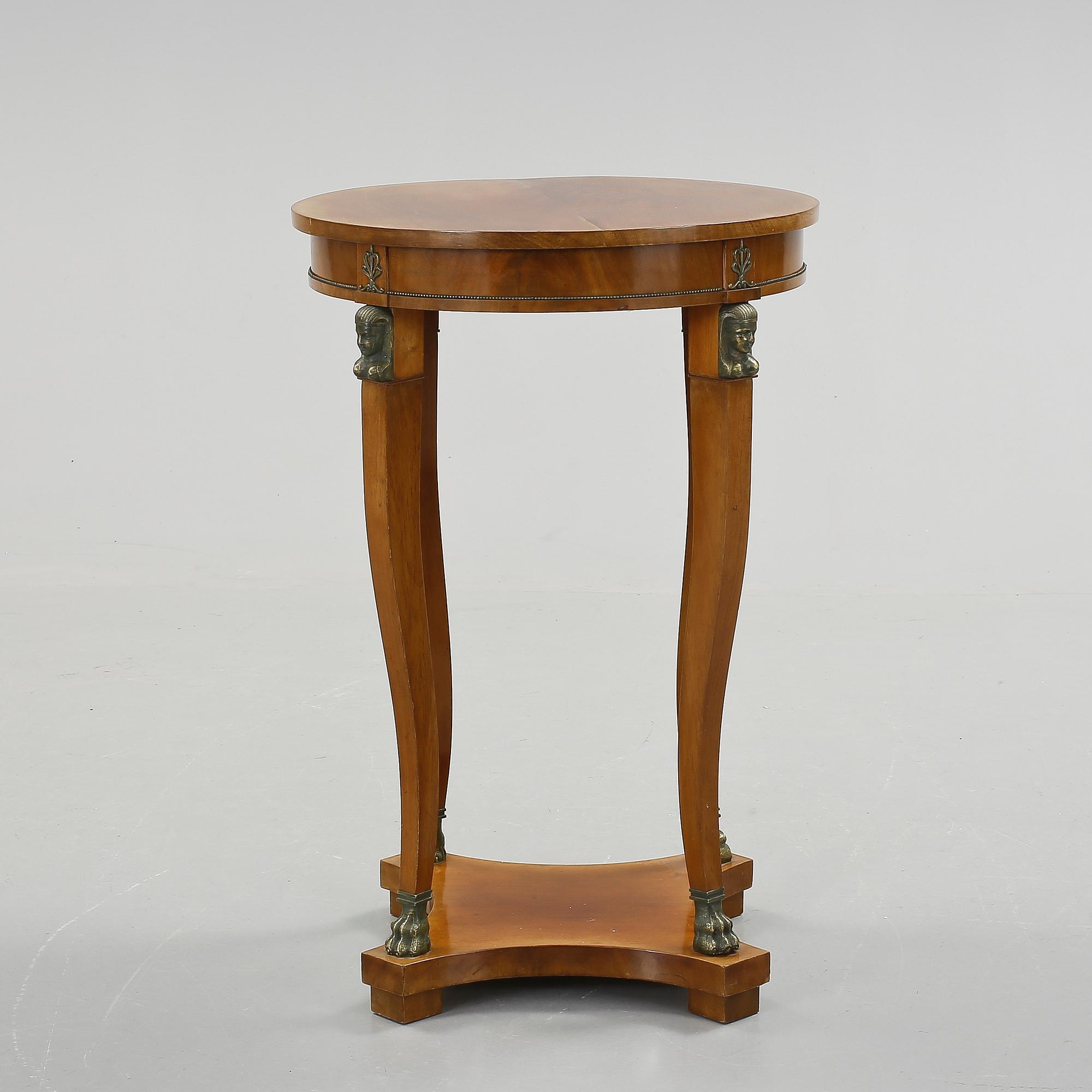 BORD, empirestil. Omkring 1900.