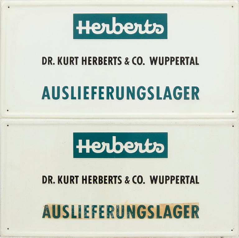 Reklamskyltar ett par "Herberts".