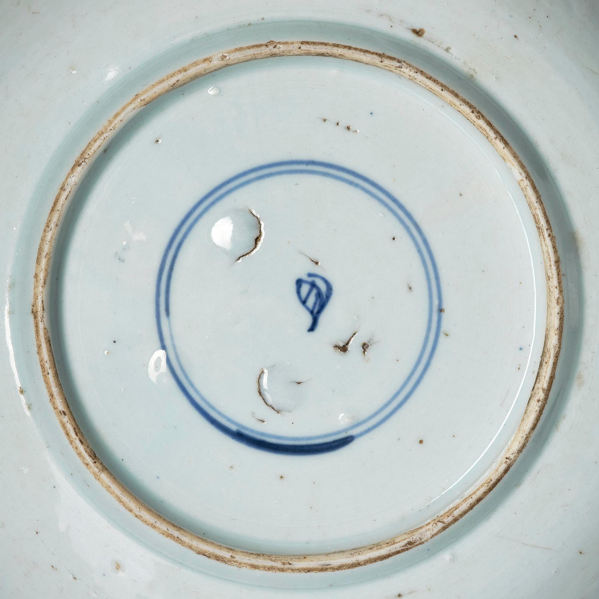 A pair of famille verte dishes, Qing dynasty, Kangxi (1662-1722).