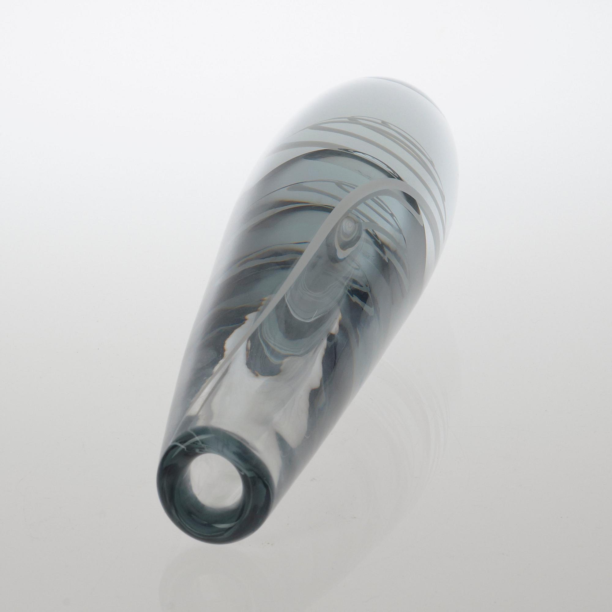 A Gunnel Nyman 'Serpentin' glass vase, Nuutajärvi, Notsjö, Finland 1957.