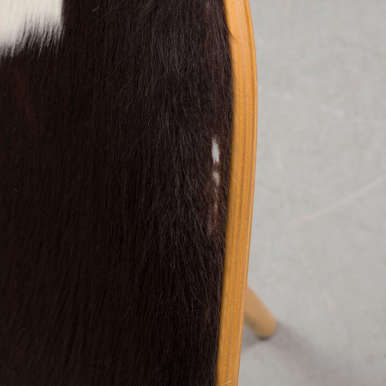 HANS J WEGNER, LOUNGE CHAIRS, a pair, "CH07" SHELL CHAIR, Carl Hansen & Søn, Odense, Denmark.