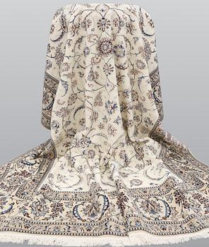Matta, Nain, part silk, s.k. 9LAA, ca 400 x
290 cm.