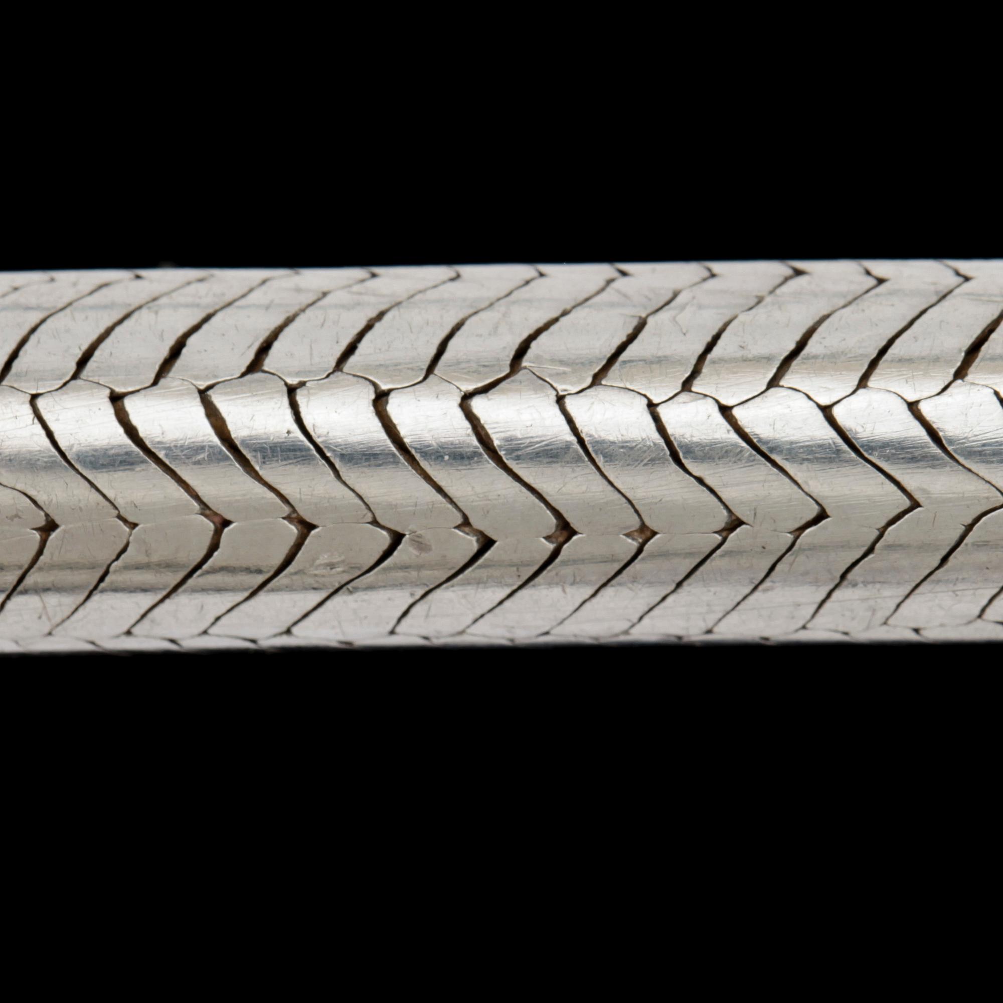 COLLIER, ormlänk, silver, 1900-tal. Vikt ca 336 g.