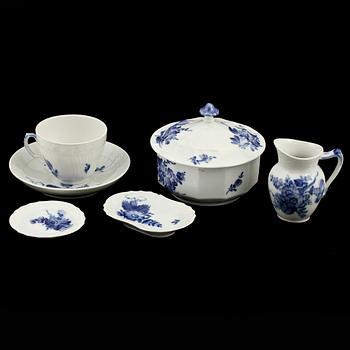 KAFFESERVIS, 24 delar, porslin, "Blå blomst", Royal Copenhagen.