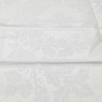 Dukar 3 st damast omkring 1900.