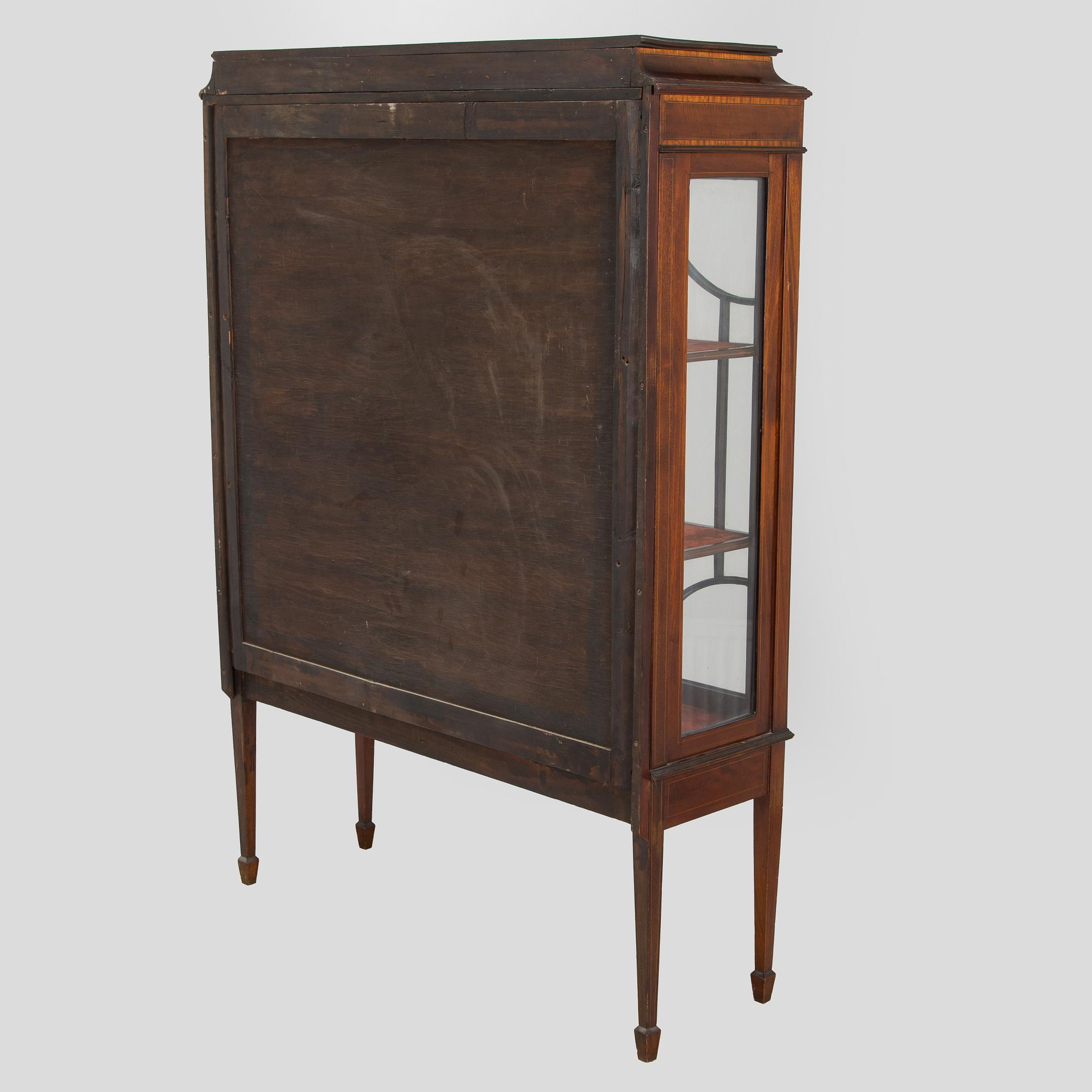 An English display cabinet, first half of the 20th century.