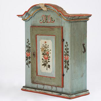 Hängskåp, allmoge, målat av Jöns Månsson, Forsa, Hälsingland, daterat 1793.