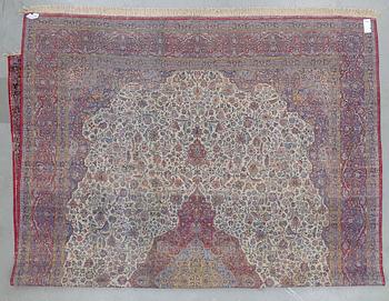 MATTA, semiantik silke Keshan, ca 392x279 cm.