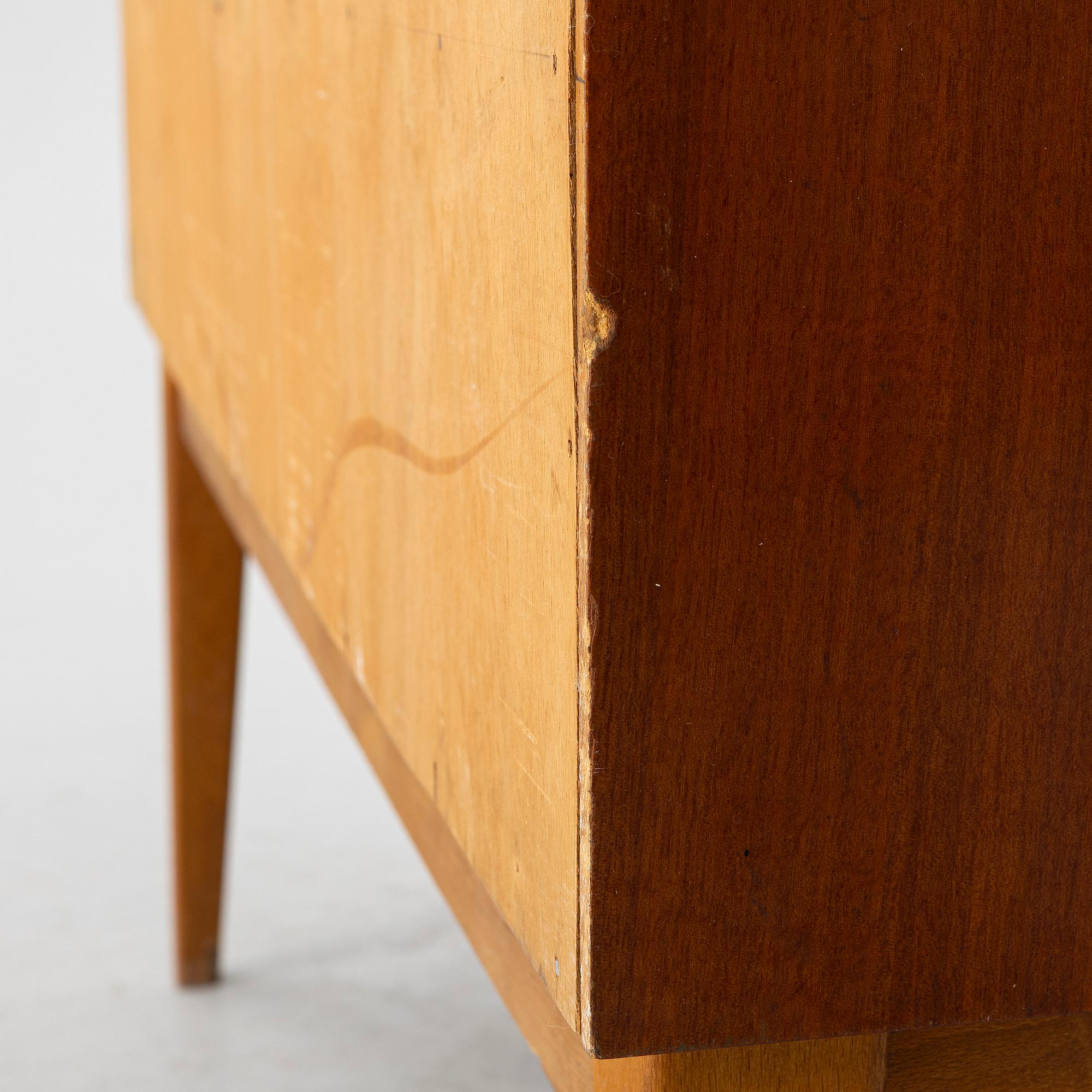 Skåp, 1900-talets mitt.