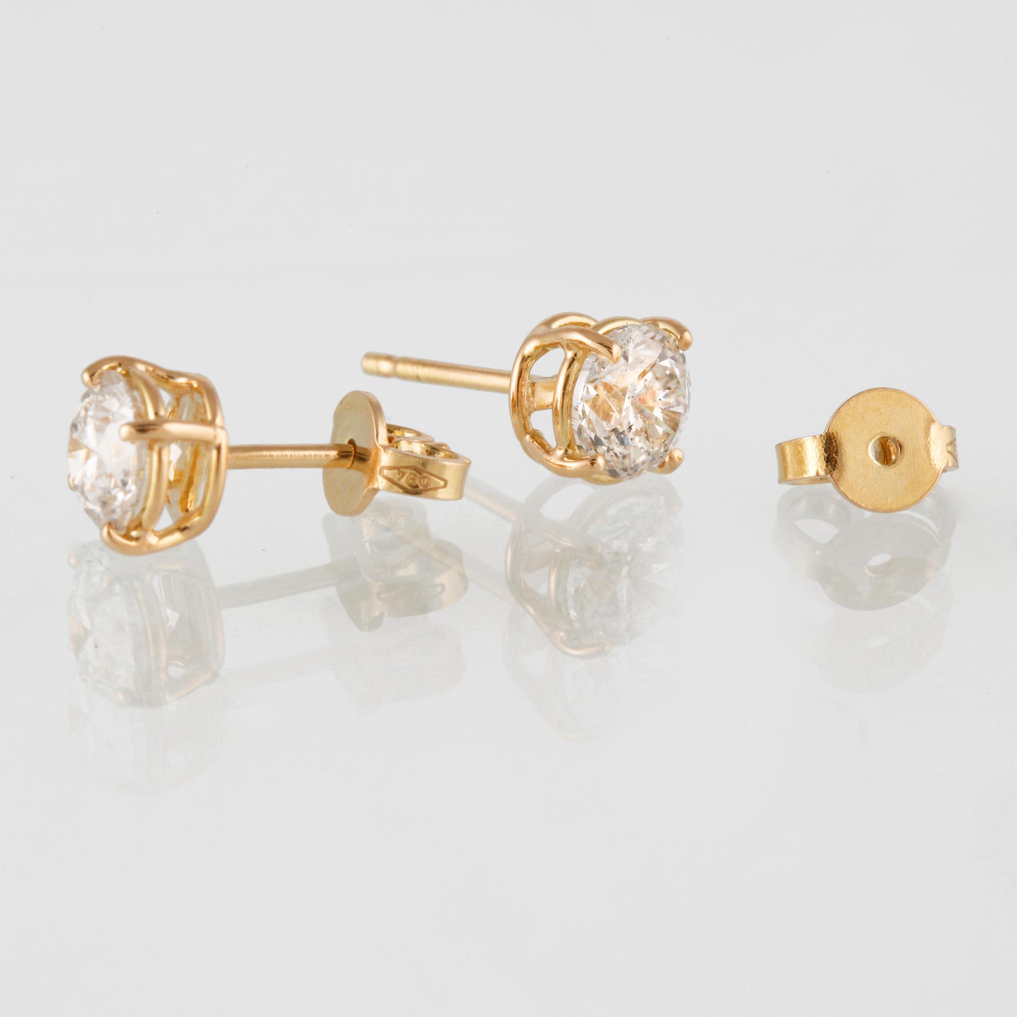 ÖRHÄNGEN, 18K guld med briljantslipade diamanter 1.88 ct. Vikt 2,2 gram.