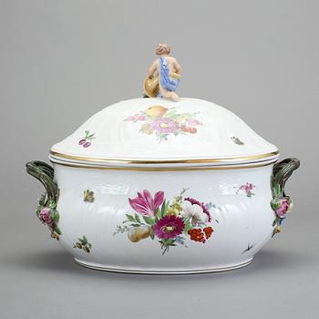 TERRIN, porslin, rokokostil, Kunglig Dansk, sannolikt 1800/1900-tal.