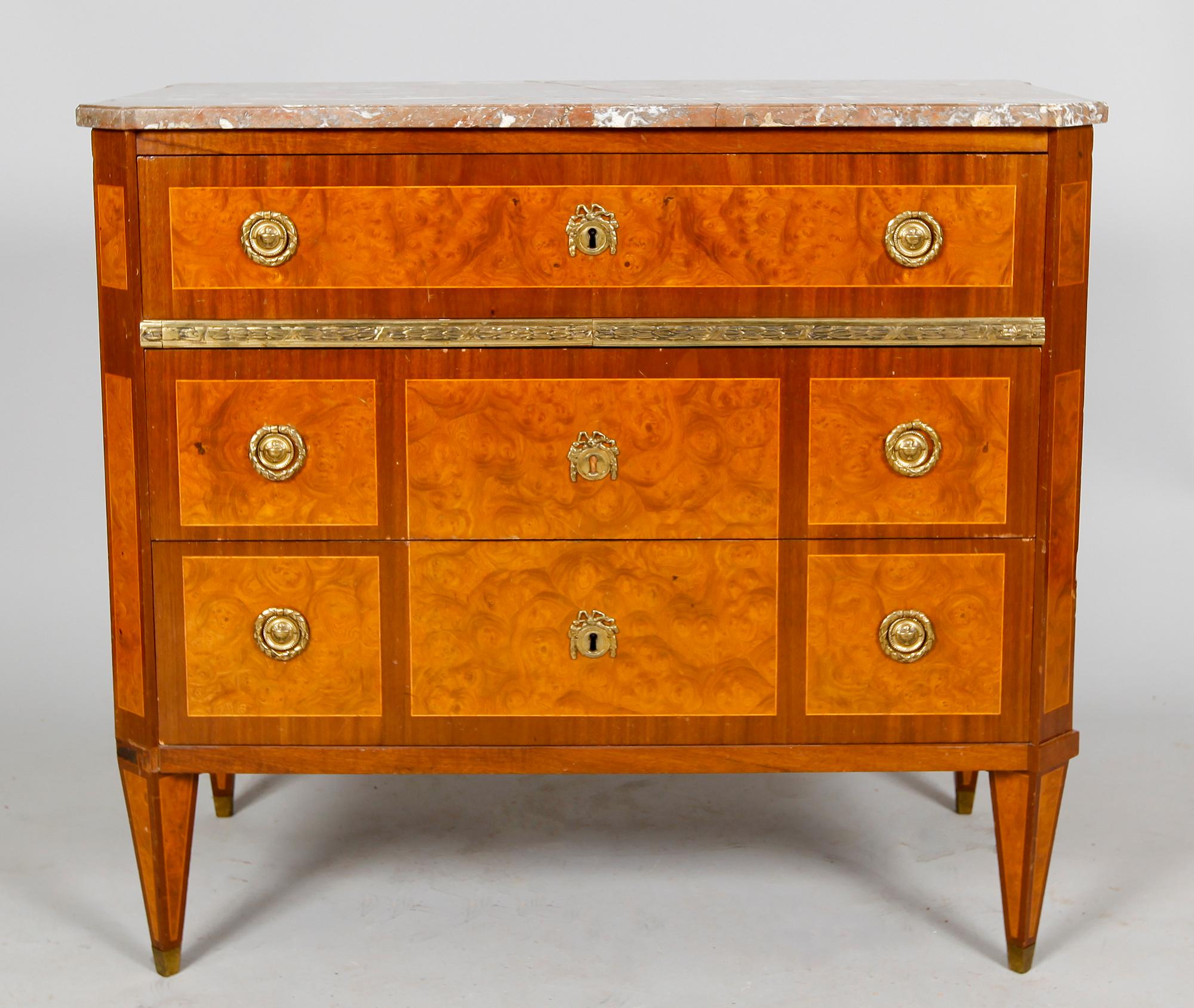 BYRÅ, gustaviansk stil, 1800-tal.