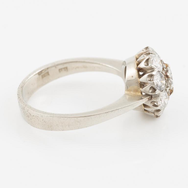 Ring, carmosé model, 14K white gold with brilliant-cut diamonds.