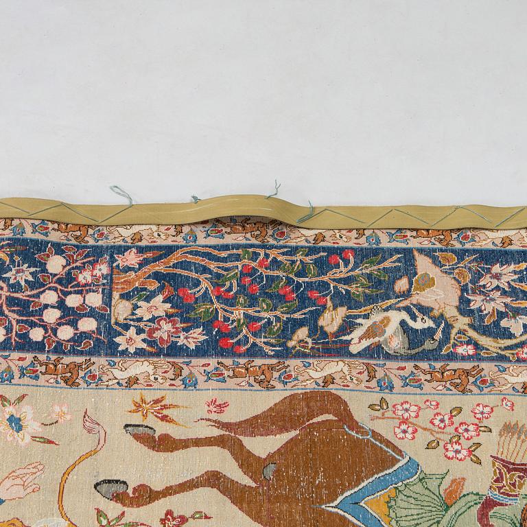 A semi-antique Isfahan rug, central Persia, approx. 243 x 151 cm.