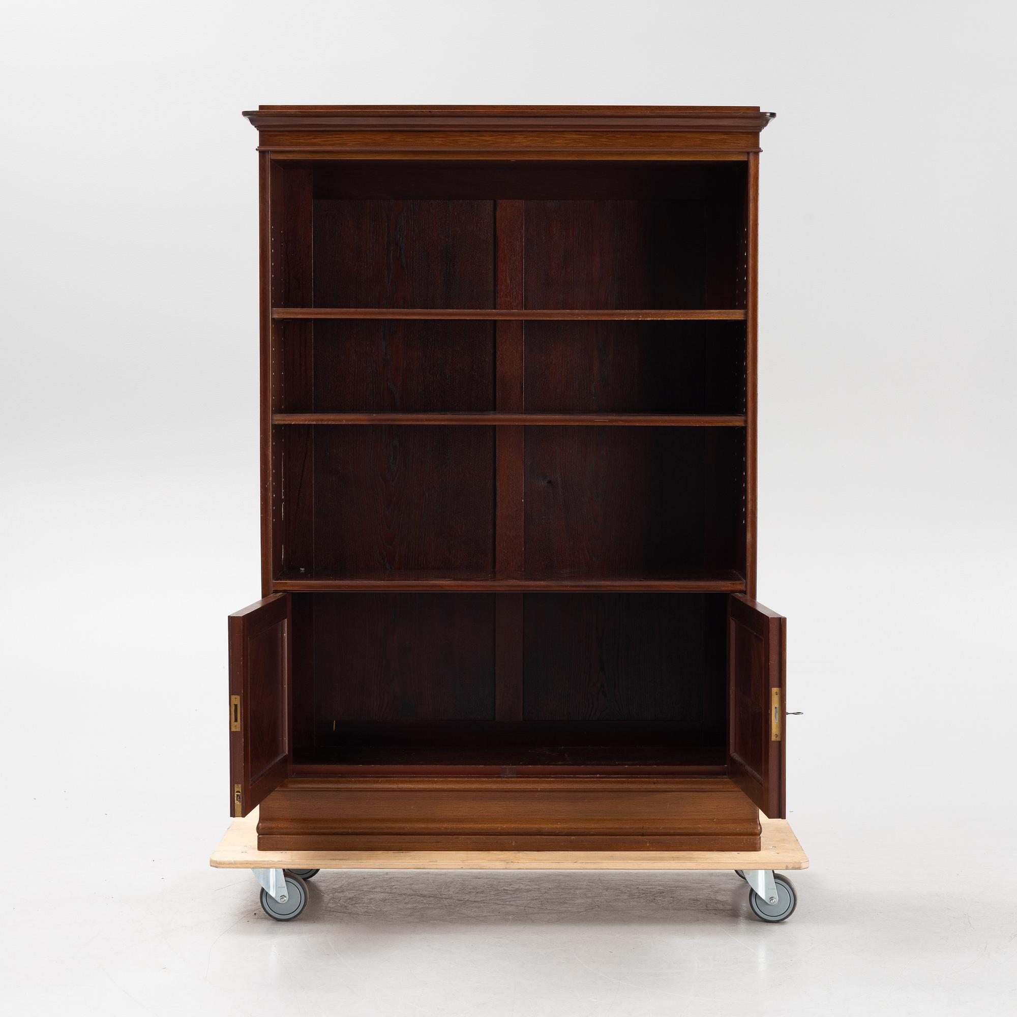 A mahogany bookcase with cabinet, 20th Century.