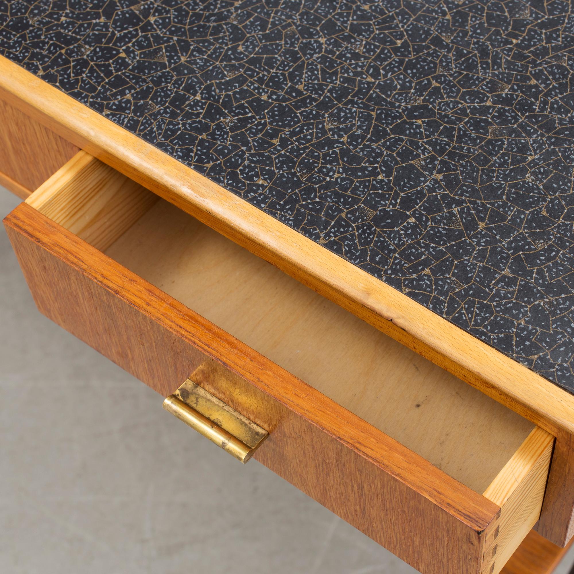 SKRIVBORD, möjligen Malmbäcks-werken AB, 1960-tal.