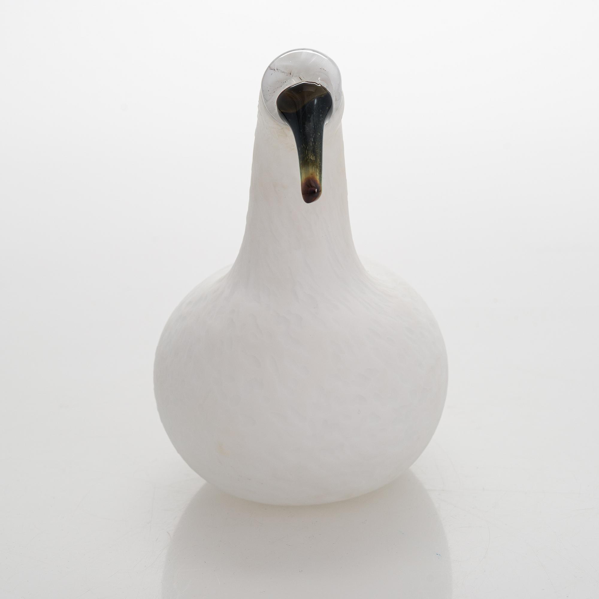 Oiva Toikka, a glass bird, signed O. Toikka  Nuutajärvi 15 2004.