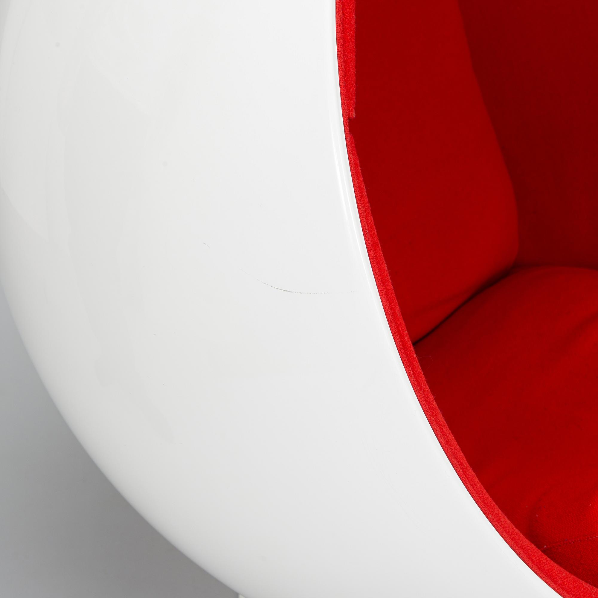 Eero Aarnio, a 'Ball Chair' for Adelta, 2008.