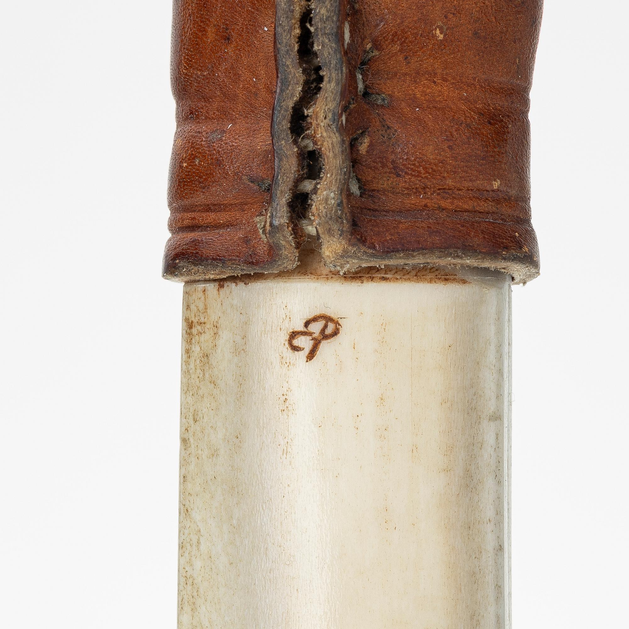 Esse Poggats, (d.y.), half-horn knife, signed.