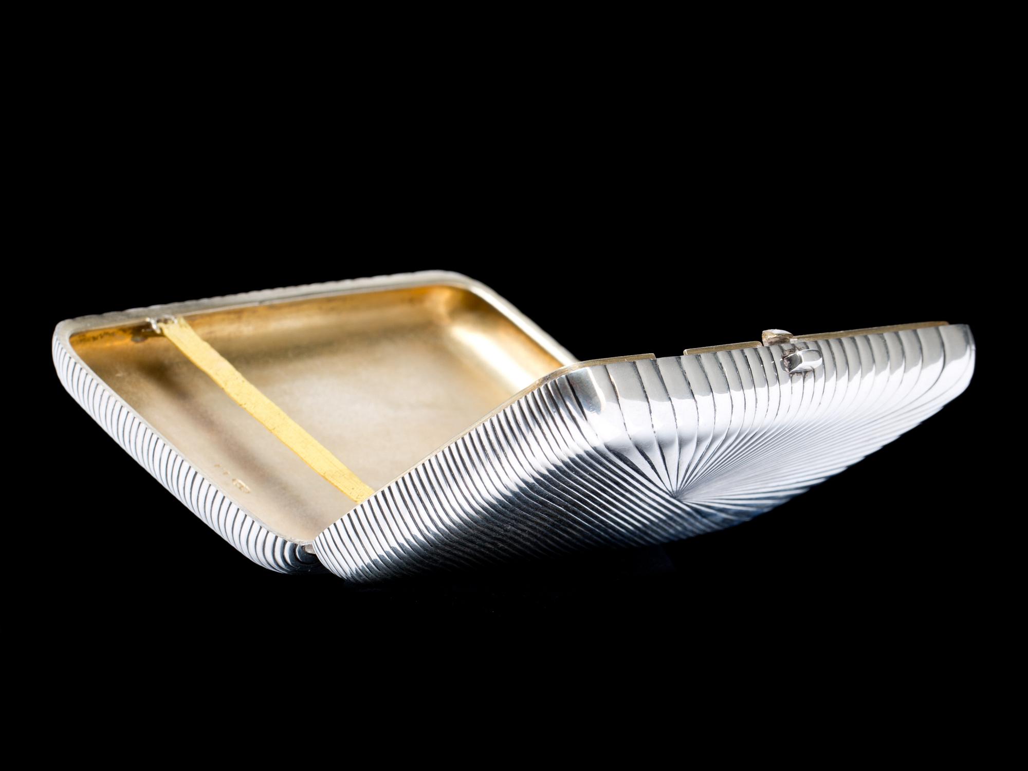 CIGARETTETUI, silver,St. Petersburg, Ryssland, sent 1800-tal, vikt 184 g.