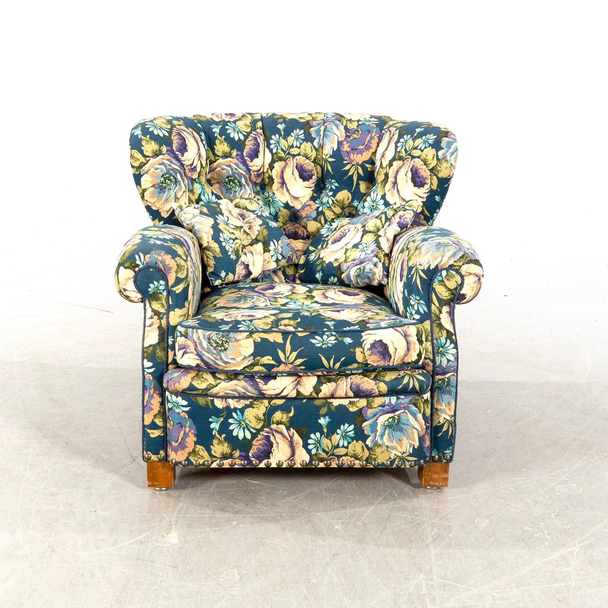 A 1940's cosy chair.