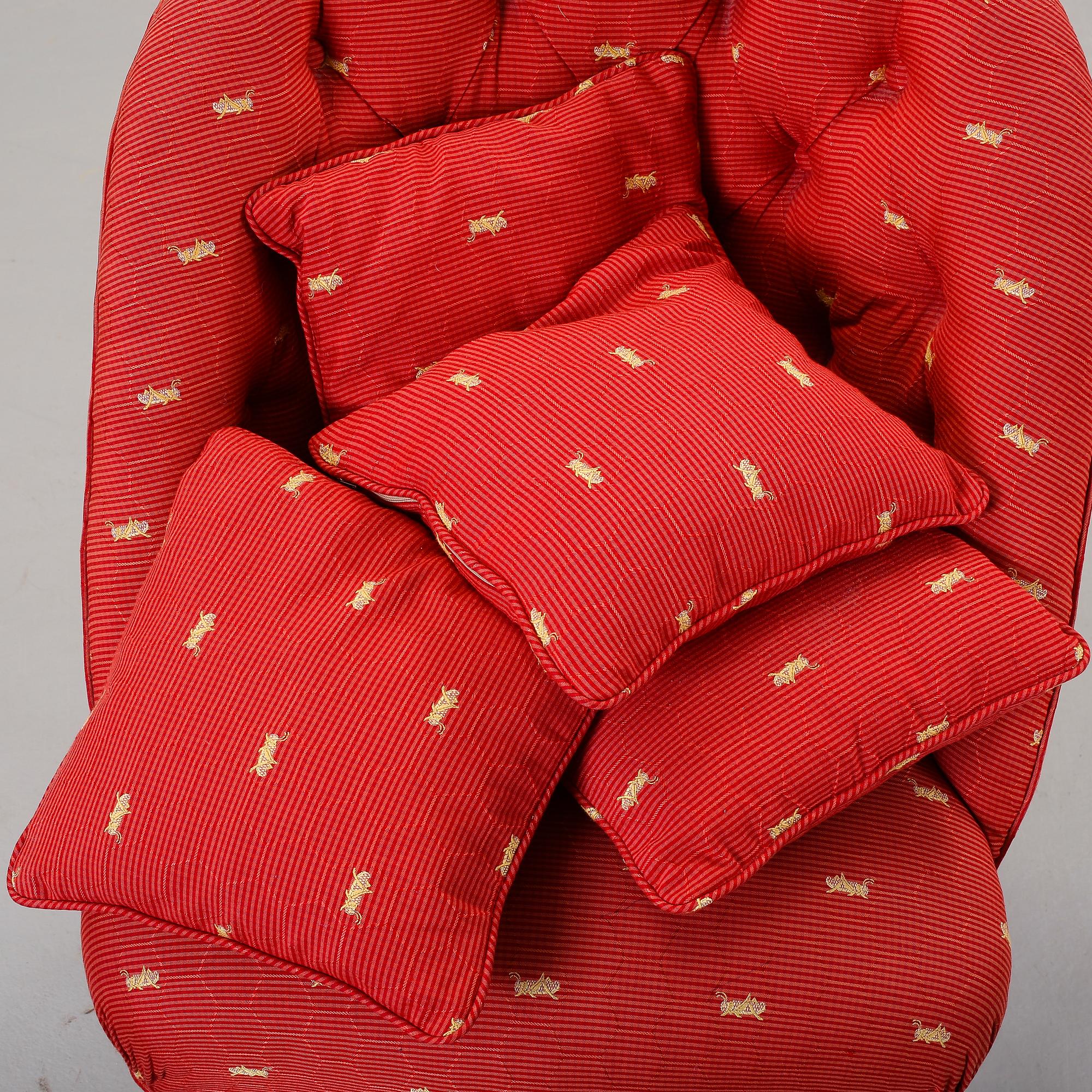 FÅTÖLJER, ett par. S k Emmafåtöljer, 1800-talets slut.