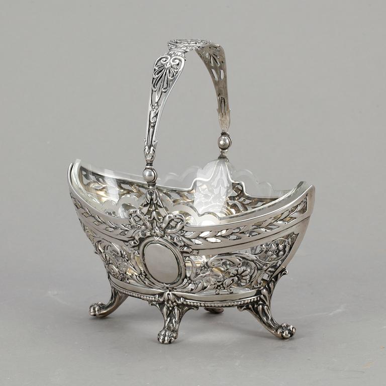 SKÅL, silver med glasinsats, Tyskland, 1900-talets första hälft. Silvervikt ca 141g.