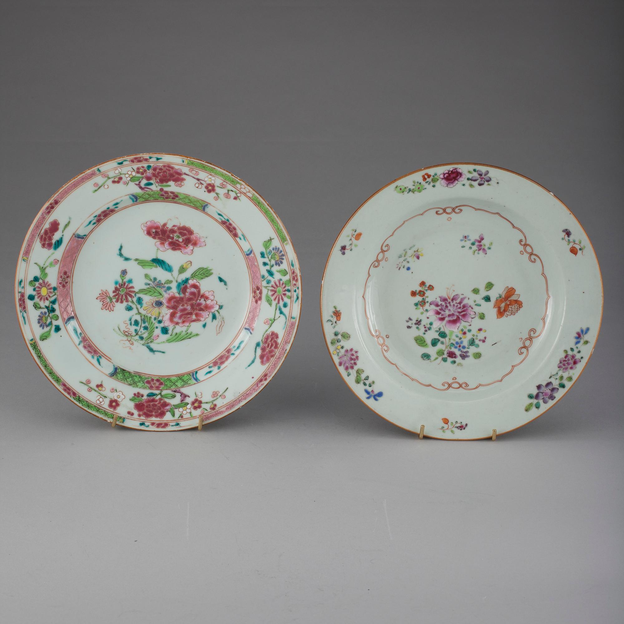 TALLRIKAR, 2 st, porslin, Kina, Qianlong (1736-1795).