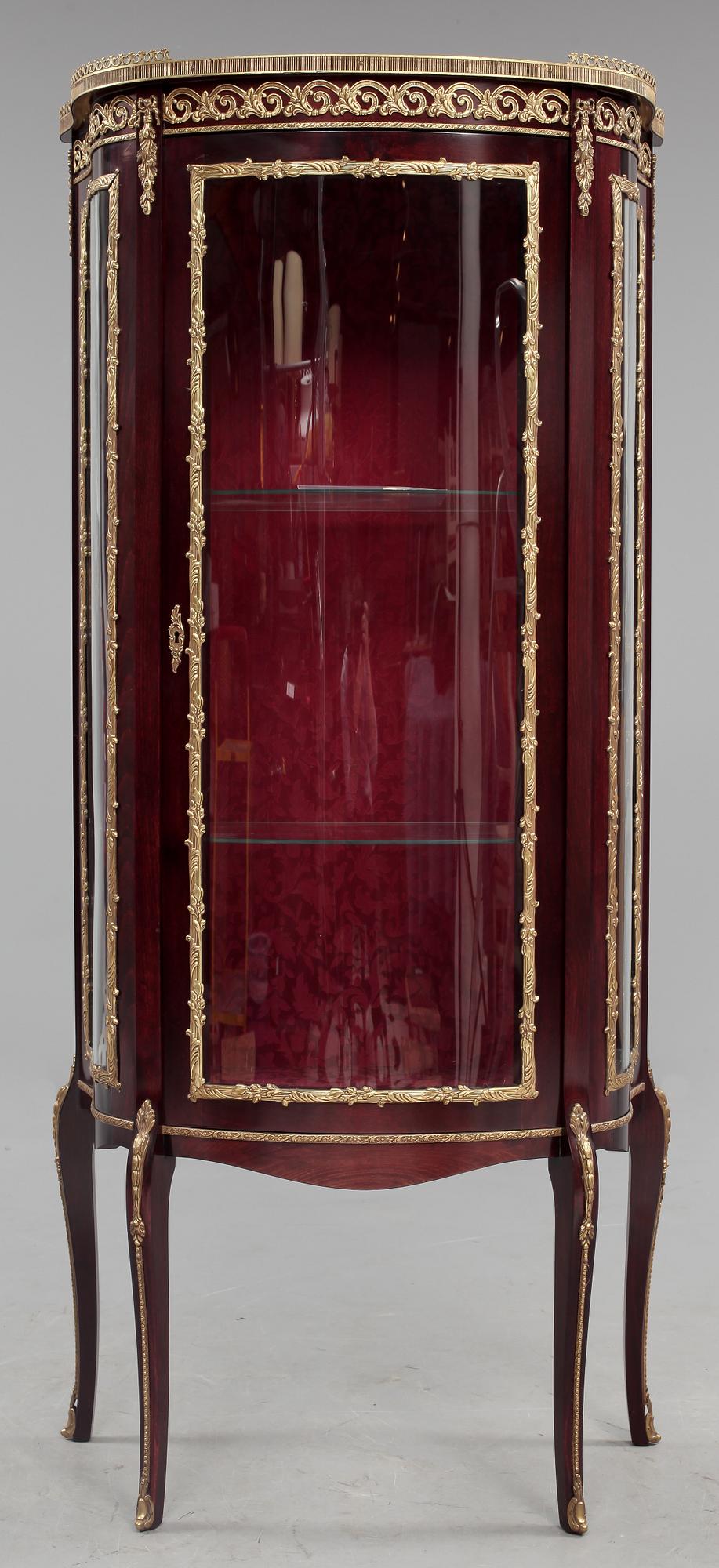 VITRINSKÅP, rokokostil, 1900-talets andra hälft.