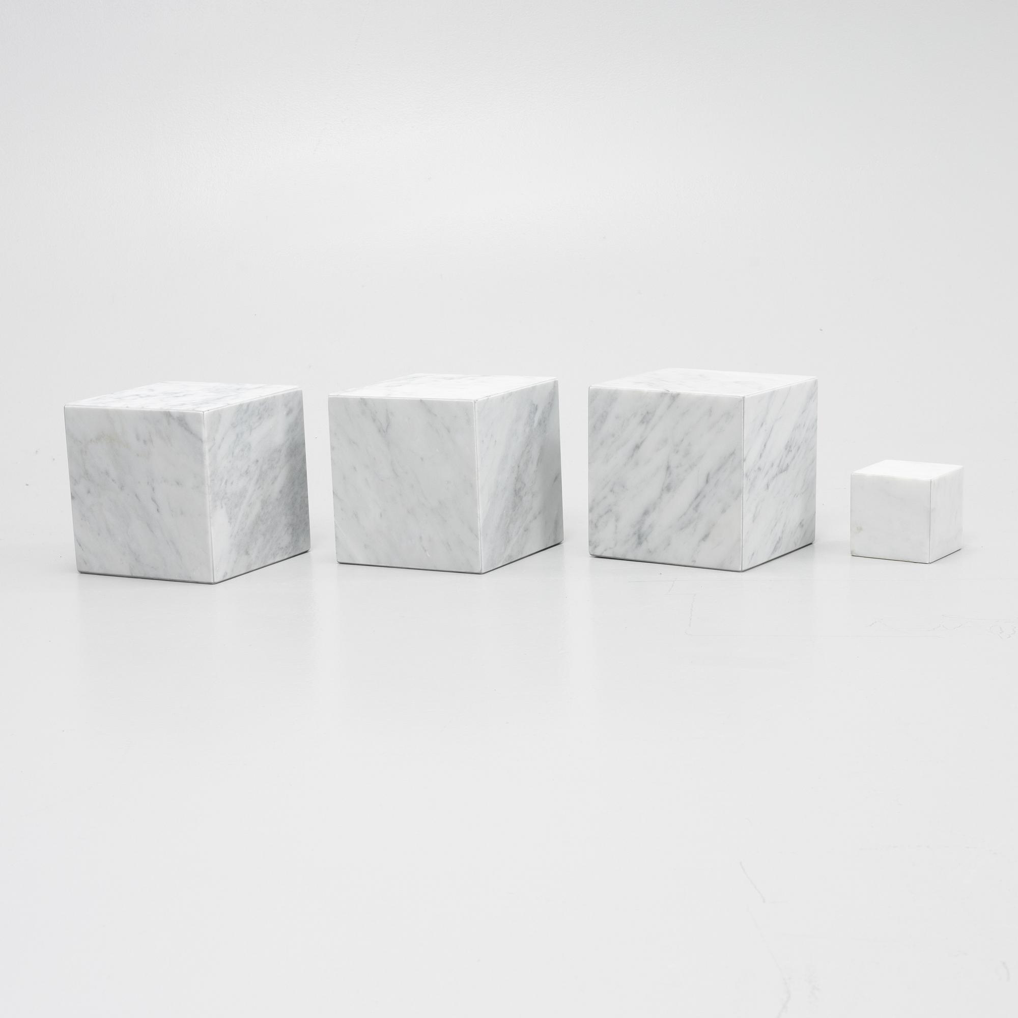 Piedestaler, 4 st, samtida tillverkning.