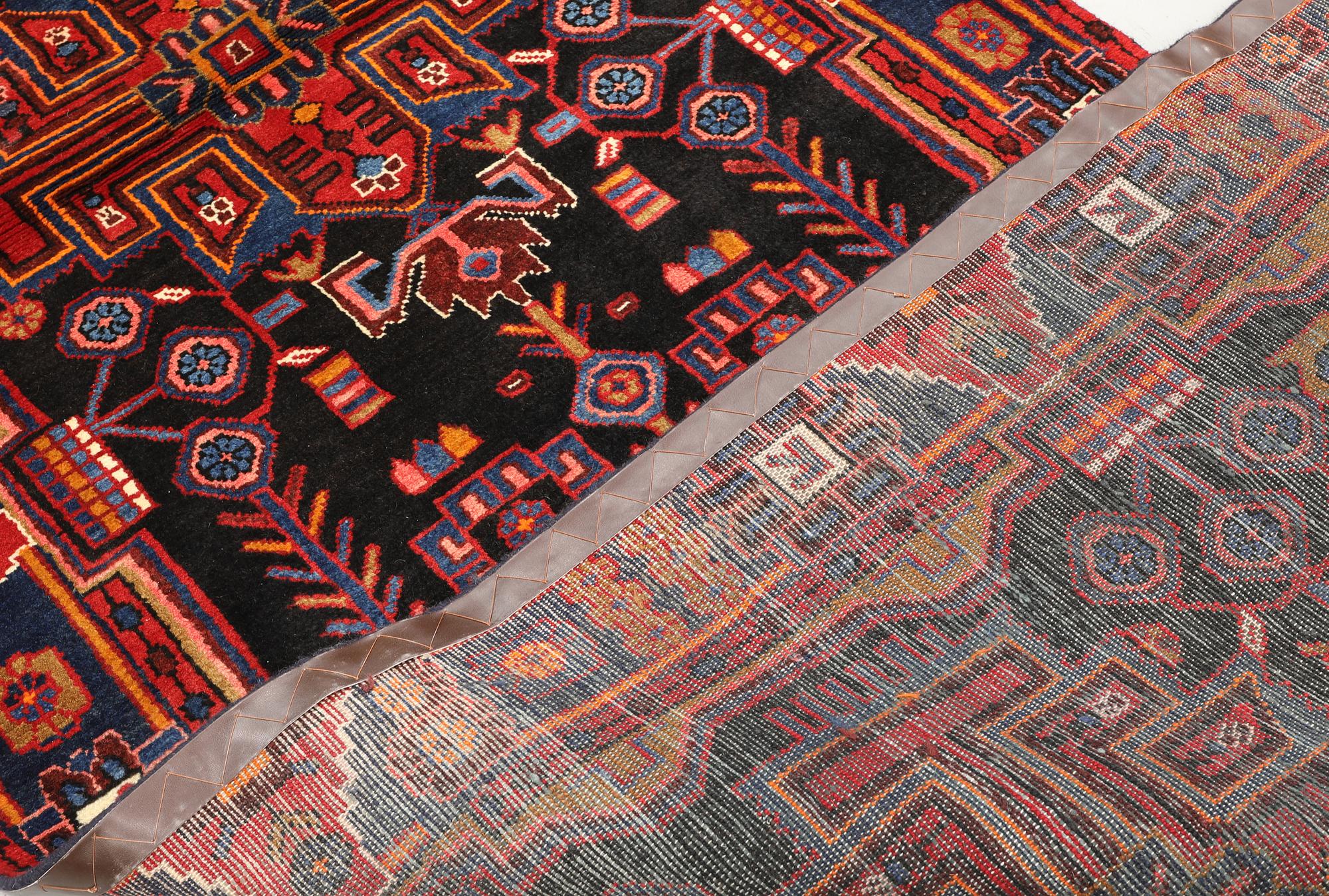 A Hamadan runner, approx. 440 x 118 cm.