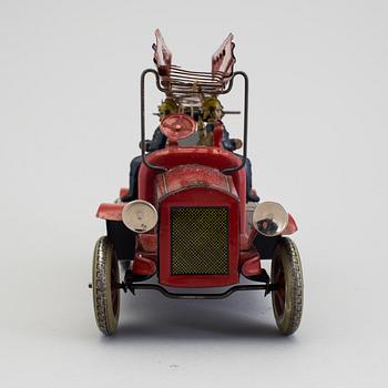 A tinplate Tipp & Co fire truck, Germany, ca 1930.