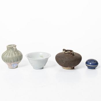 Four ceramic shipwrecked pieces, China, 15th century and 17th century.