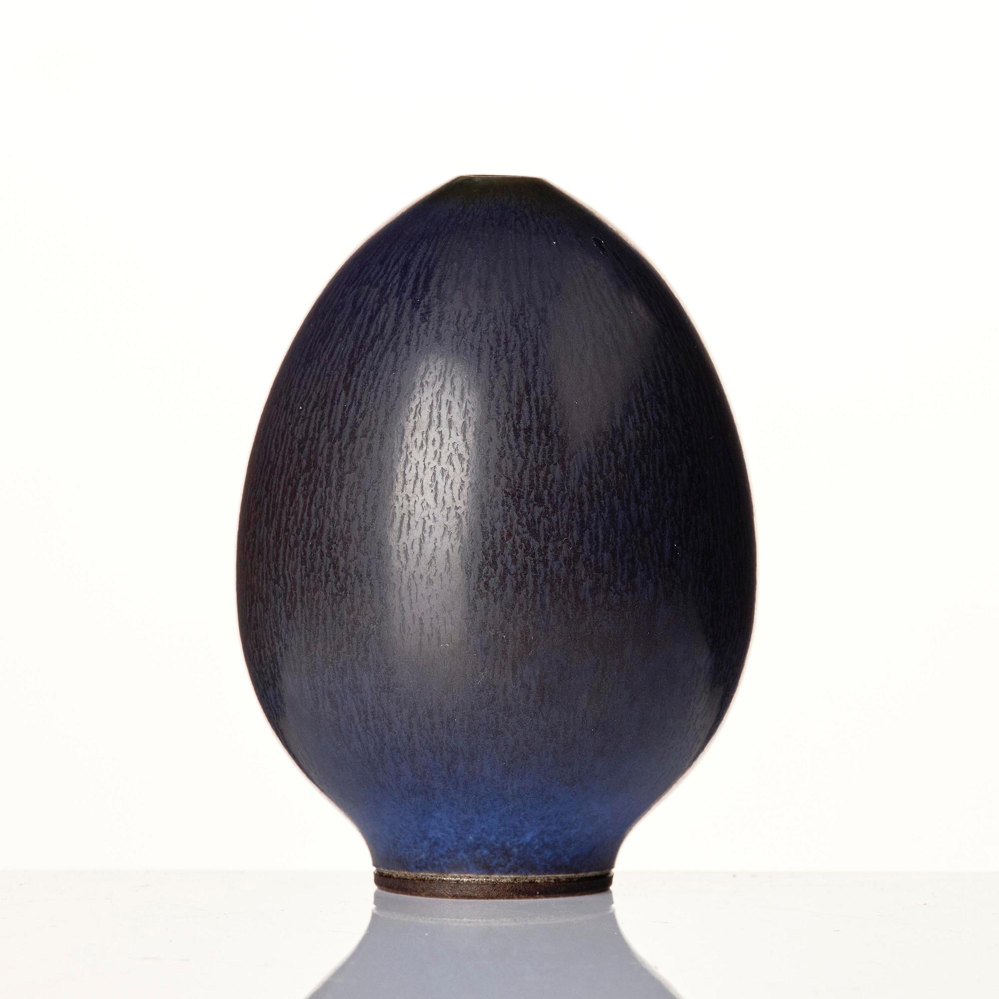 Berndt Friberg, a stoneware bowl and a vase, Gustavsberg Studio 1944-47 and 1957.