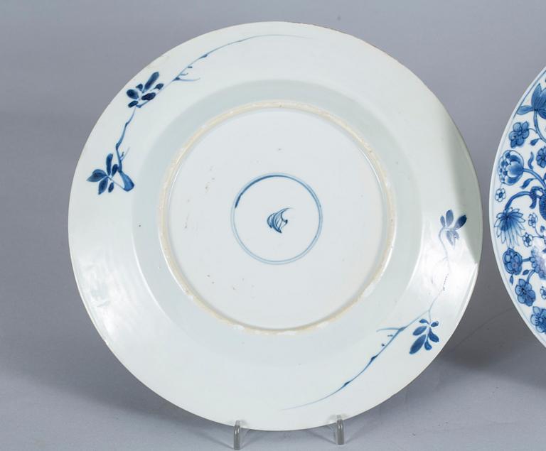 TALLRIKAR, ett par, Kina 1700-tal.