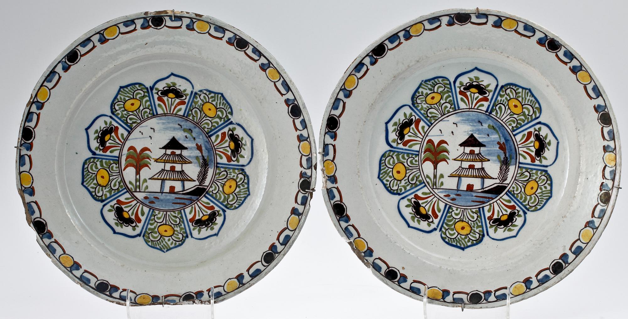 FAT, 2 st, fajans, troligen 1700-tal.